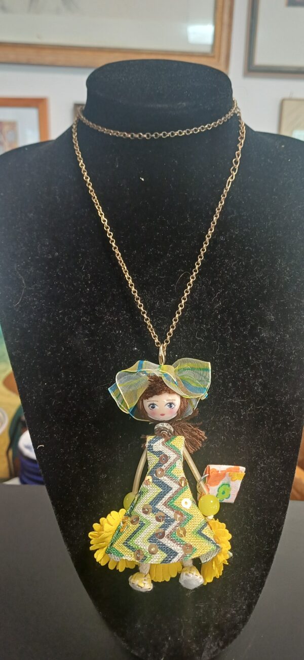 COLLANA CON BAMBOLINA