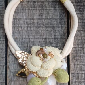 Collana tessuto panna e verde